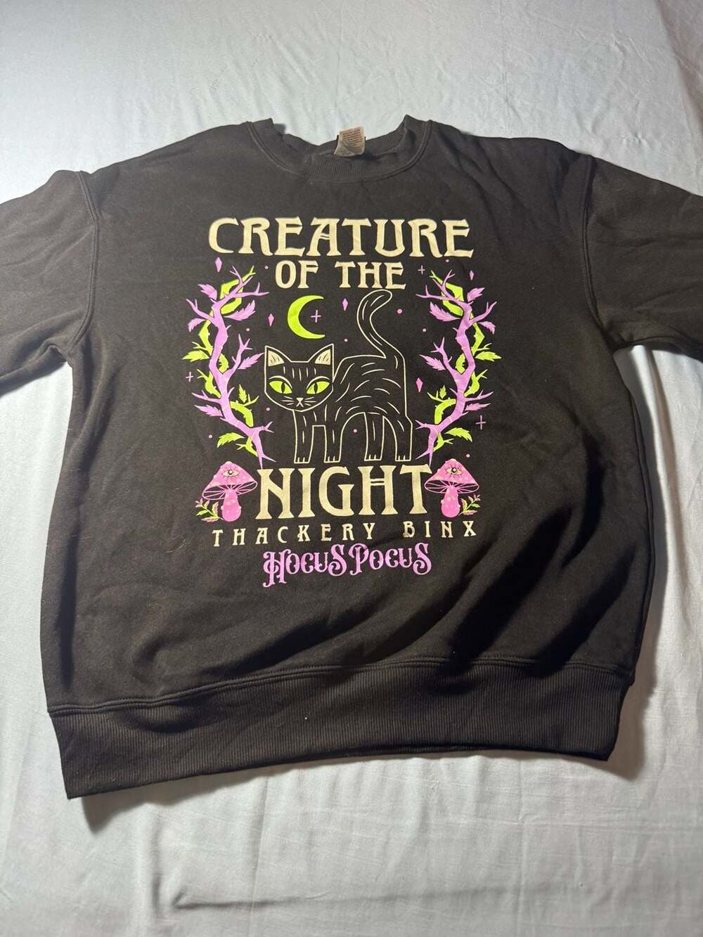 Disney Hocus Pocus Creature Of The Night Thackery Binx Graphic Sweatshirt XS
